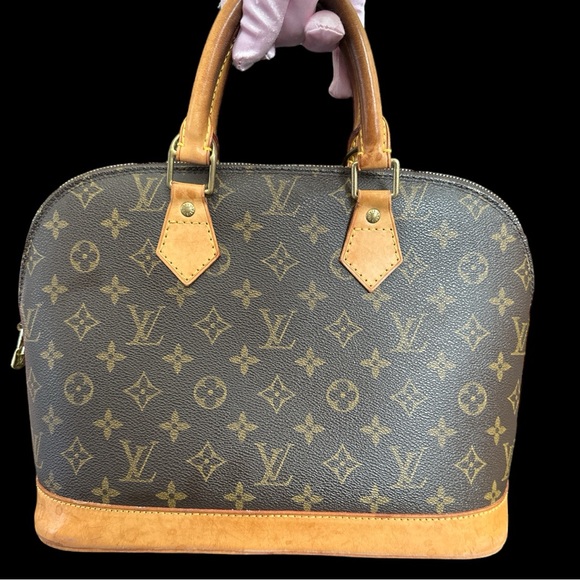 Live Show Listing: Louis Vuitton Alma PM - Picture 1 of 12